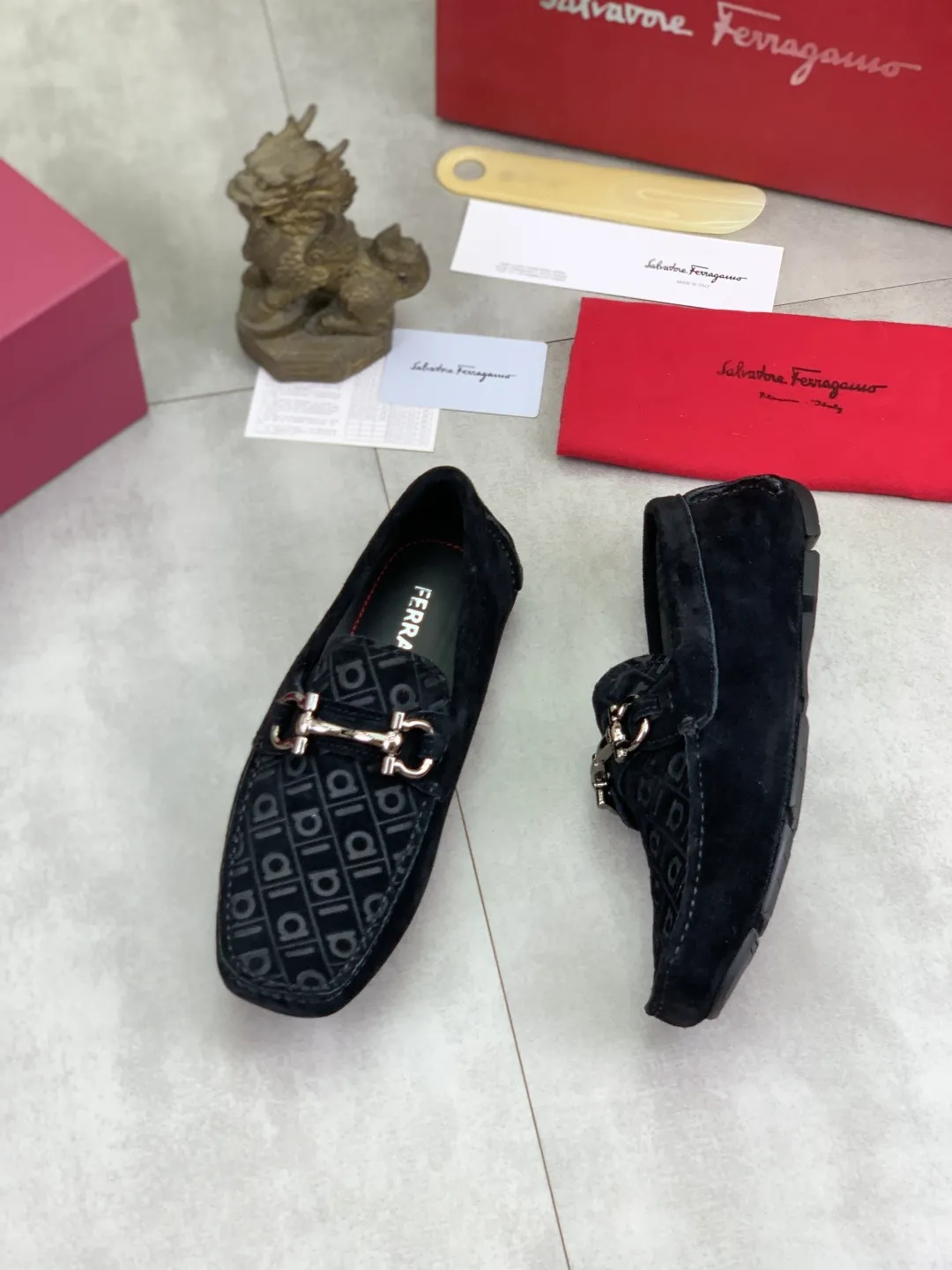 Men's shoes 💰P542 New model, high quality [Ferragamo/Ferragamo] Latest lazy slip-on shoes Original imported calfskin, imported cowhide lining + original luxury metal buckle + original combination outsole Comparison without pressure Code number: 38-45